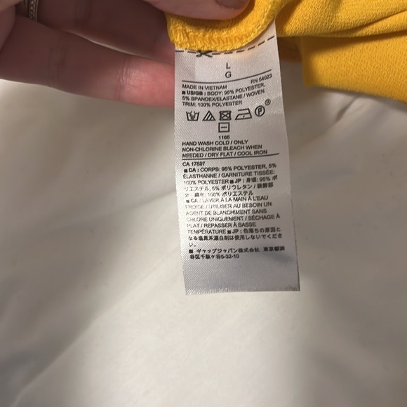 Basic yellow Banana Republic top - Picture 7 of 7